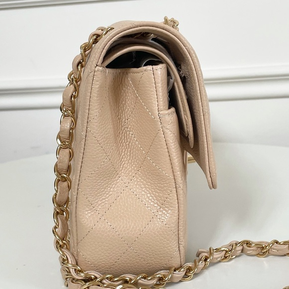 โSOLDโ Chanel M Classic Double Flap - Picture 4 of 16